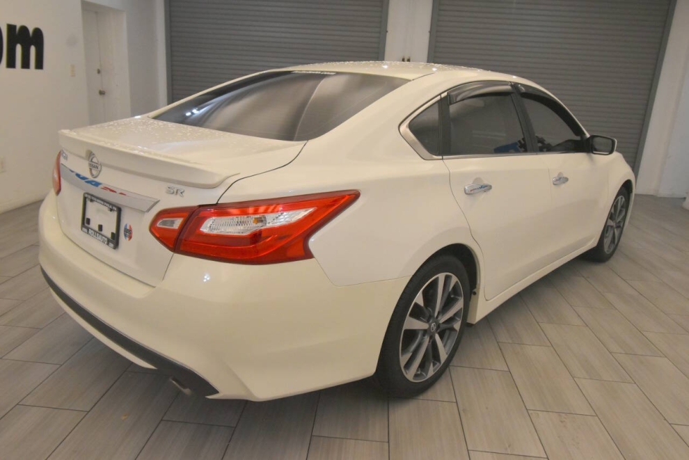 2016 Nissan Altima SR, White, Mileage: 94,648 - photo 4