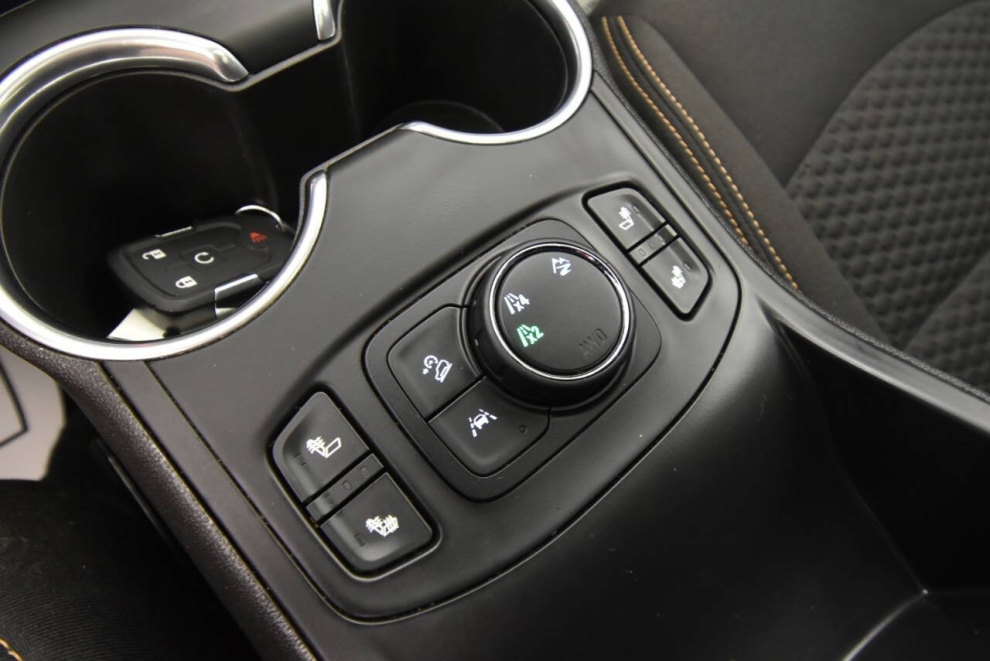 2020 GMC Terrain SLE 4x4 4dr SUV, Black, Mileage: 65,888 - photo 20