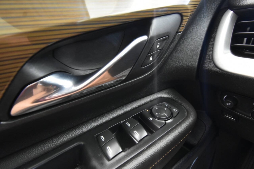 2020 GMC Terrain SLE 4x4 4dr SUV, Black, Mileage: 65,888 - photo 30