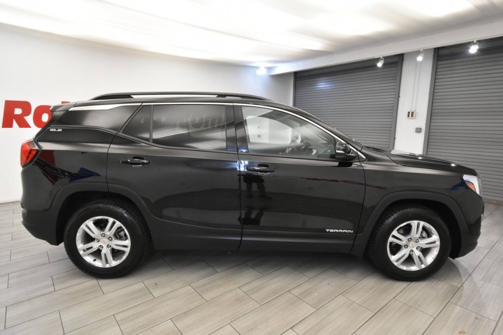 2020 GMC Terrain SLE 4x4 4dr SUV, Black, Mileage: 65,888 - photo 5