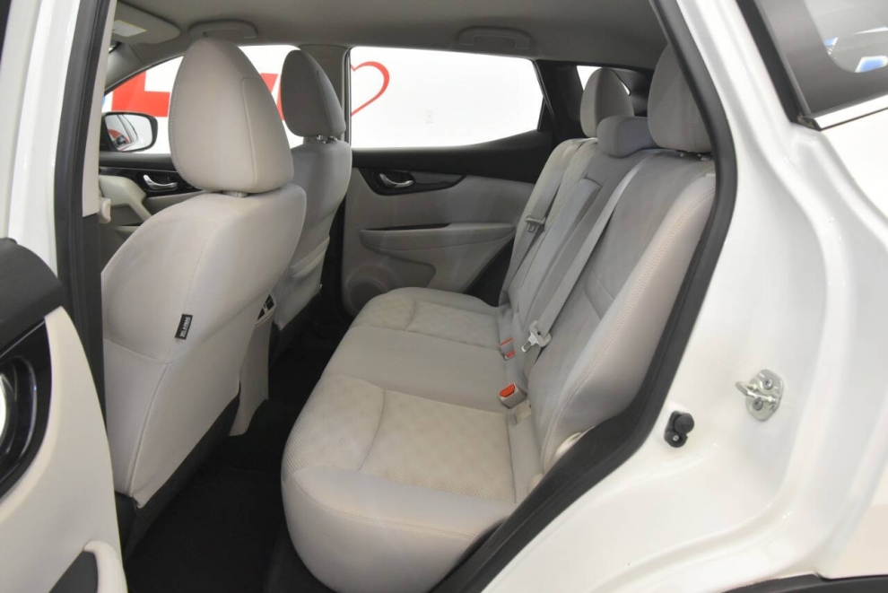 2019 Nissan Rogue Sport SV, Blanco, Mileage: 97,140 - photo 12