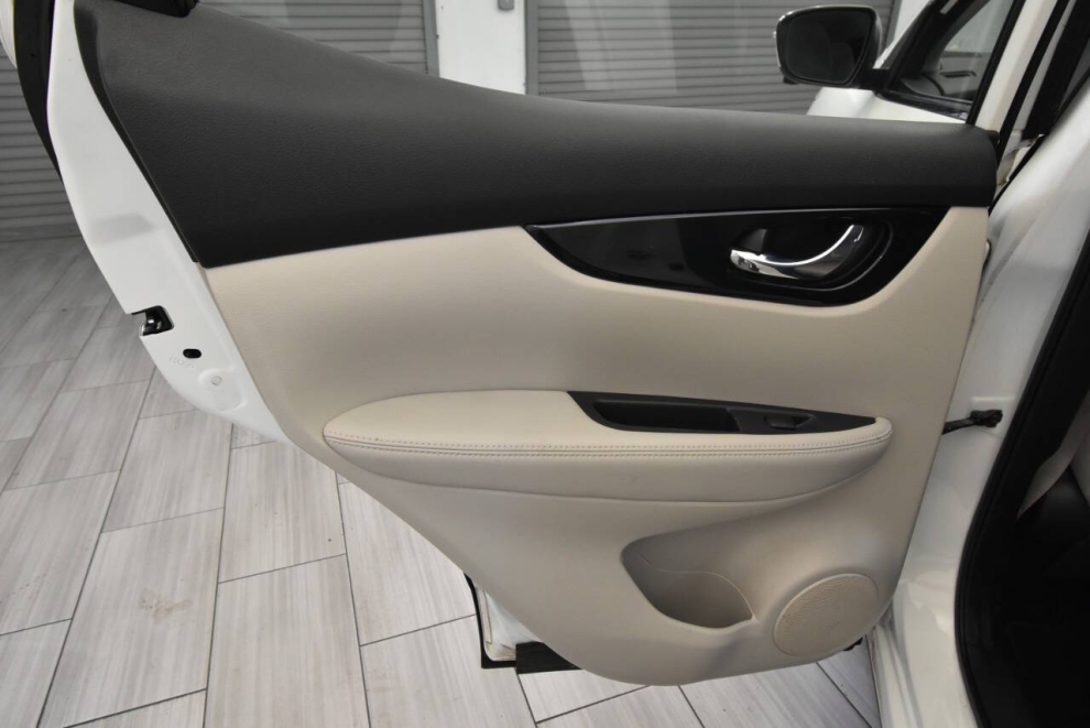 2019 Nissan Rogue Sport SV, Blanco, Mileage: 97,140 - photo 13