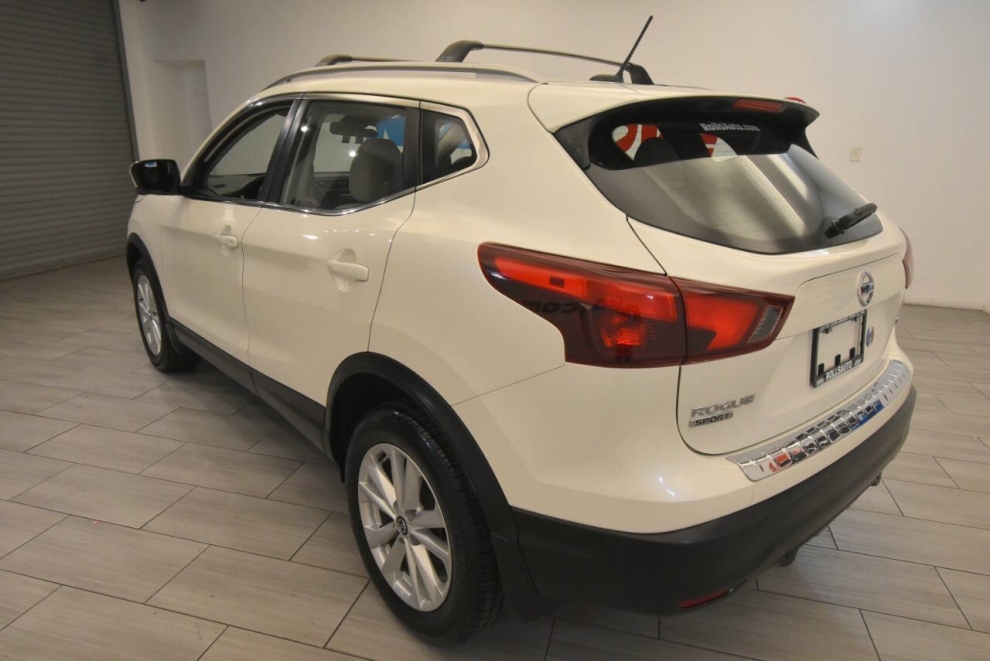 2019 Nissan Rogue Sport SV, Blanco, Mileage: 97,140 - photo 2