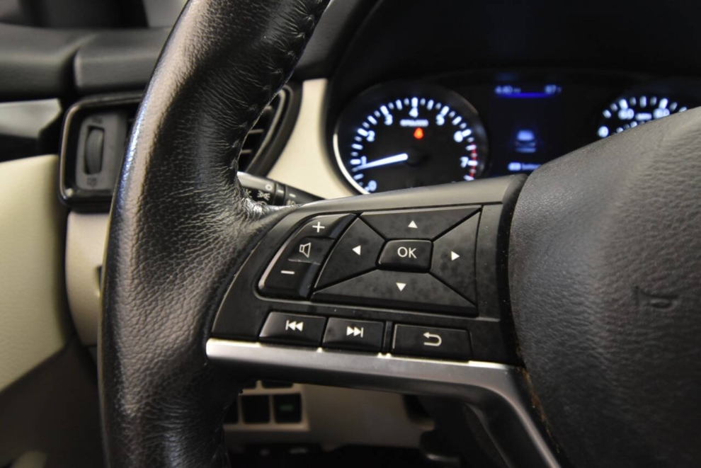 2019 Nissan Rogue Sport SV, Blanco, Mileage: 97,140 - photo 25