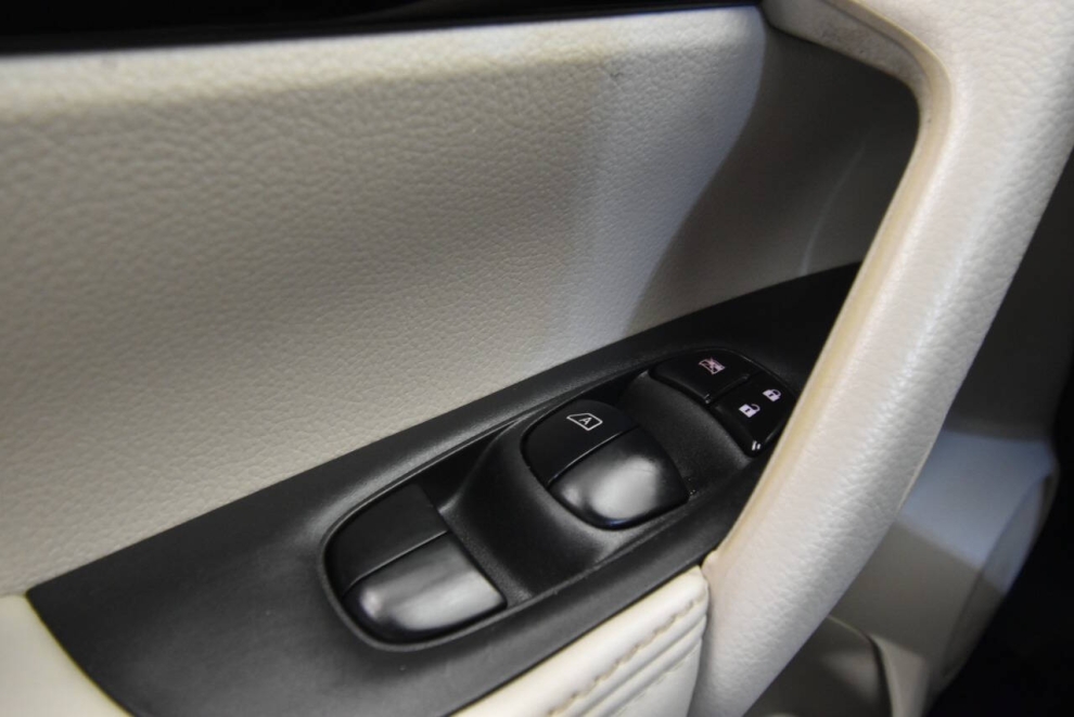 2019 Nissan Rogue Sport SV, Blanco, Mileage: 97,140 - photo 29