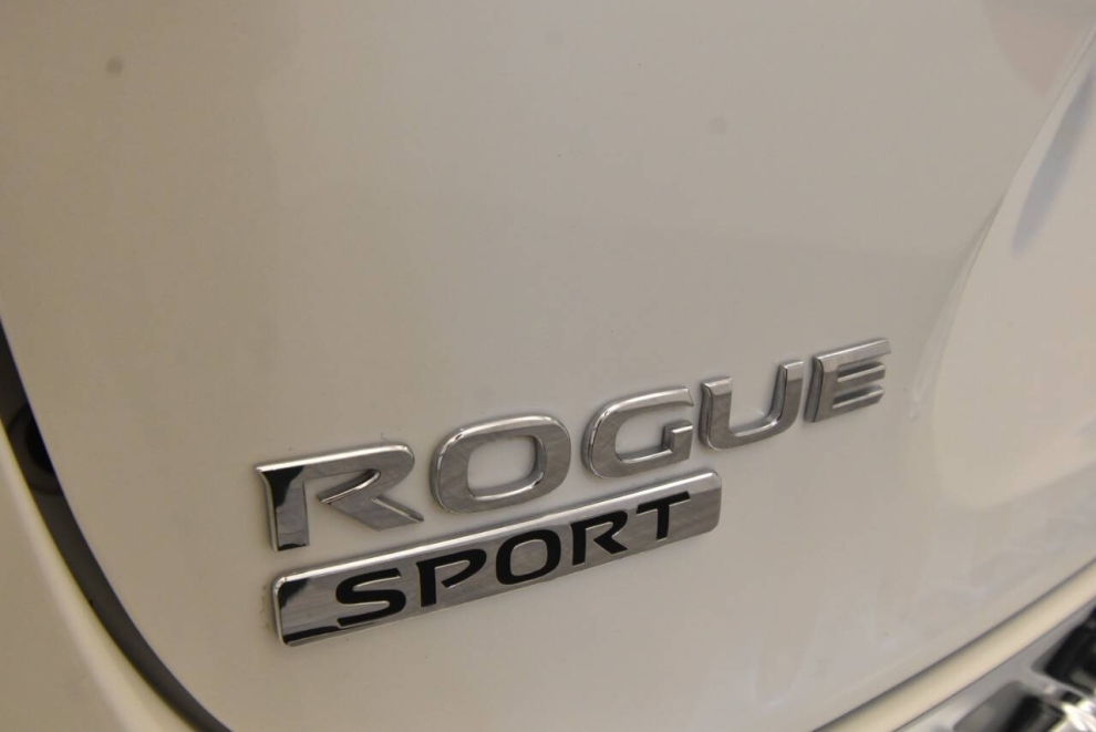 2019 Nissan Rogue Sport SV, Blanco, Mileage: 97,140 - photo 30