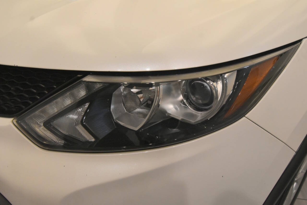 2019 Nissan Rogue Sport SV, Blanco, Mileage: 97,140 - photo 7