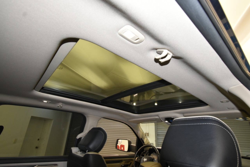 2021 RAM 1500 Limited 4x4 4dr Crew Cab 5.6 ft. SB Pickup, Blue, Mileage: 44,903 - photo 18