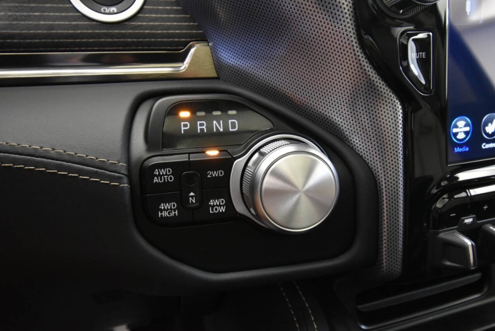 2021 RAM 1500 Limited 4x4 4dr Crew Cab 5.6 ft. SB Pickup, Blue, Mileage: 44,903 - photo 22