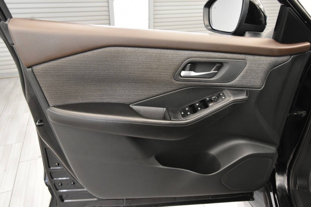2021 Nissan Rogue SV AWD 4dr Crossover, Black, Mileage: 97,042 - photo 11