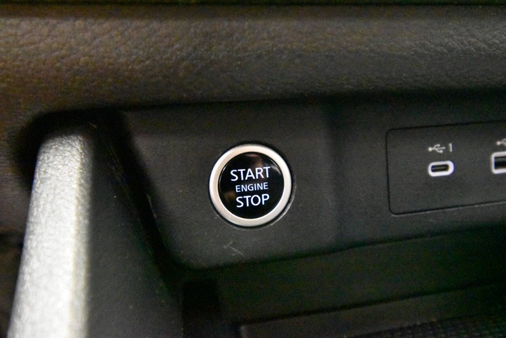 2021 Nissan Rogue SV AWD 4dr Crossover, Black, Mileage: 97,042 - photo 18