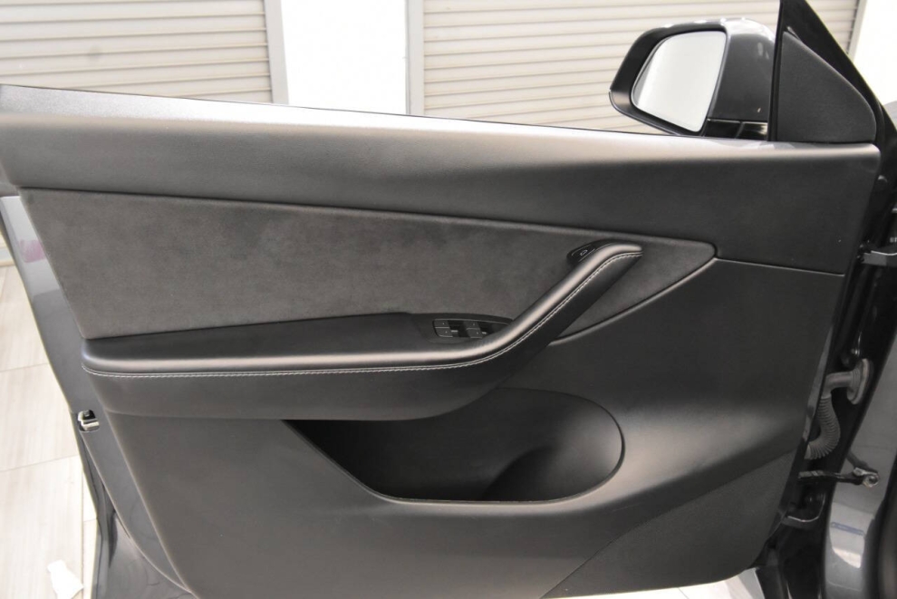 2022 Tesla Model Y Long Range AWD 4dr Crossover, Gray, Mileage: 59,791 - photo 11