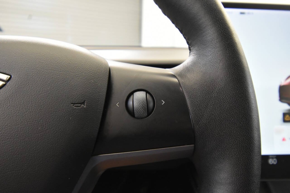 2022 Tesla Model Y Long Range AWD 4dr Crossover, Gray, Mileage: 59,791 - photo 23