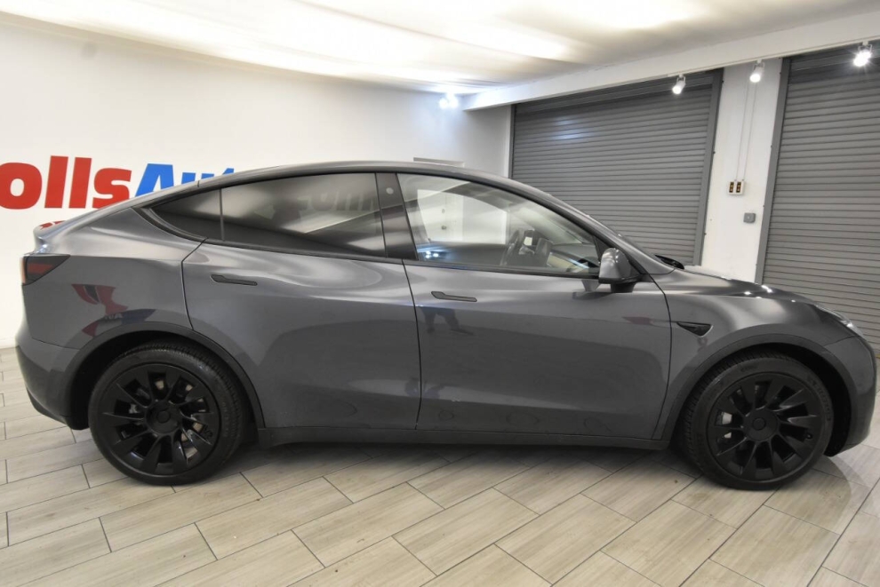 2022 Tesla Model Y Long Range AWD 4dr Crossover, Gray, Mileage: 59,791 - photo 5