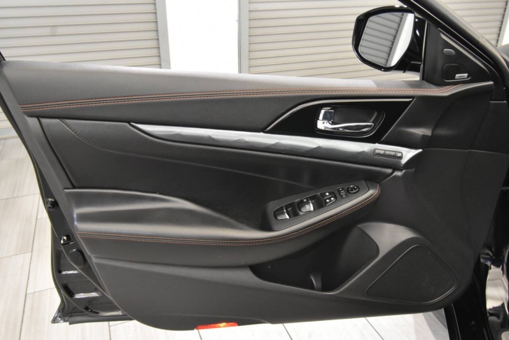 2020 Nissan Maxima 3.5 SR 4dr Sedan, Black, Mileage: 63,346 - photo 11