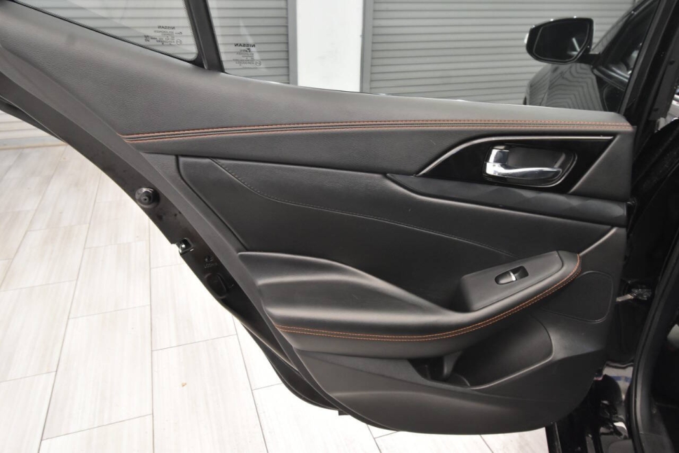 2020 Nissan Maxima 3.5 SR 4dr Sedan, Black, Mileage: 63,346 - photo 13