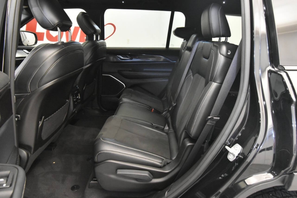 2022 Jeep Grand Cherokee L Altitude, Black, Mileage: 66,229 - photo 12