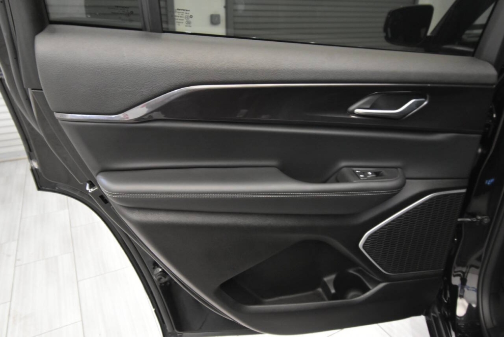 2022 Jeep Grand Cherokee L Altitude, Black, Mileage: 66,229 - photo 13