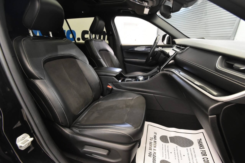 2022 Jeep Grand Cherokee L Altitude, Black, Mileage: 66,229 - photo 16