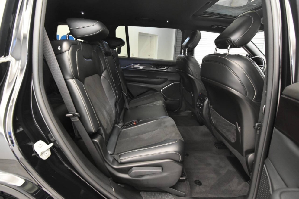 2022 Jeep Grand Cherokee L Altitude, Black, Mileage: 66,229 - photo 17