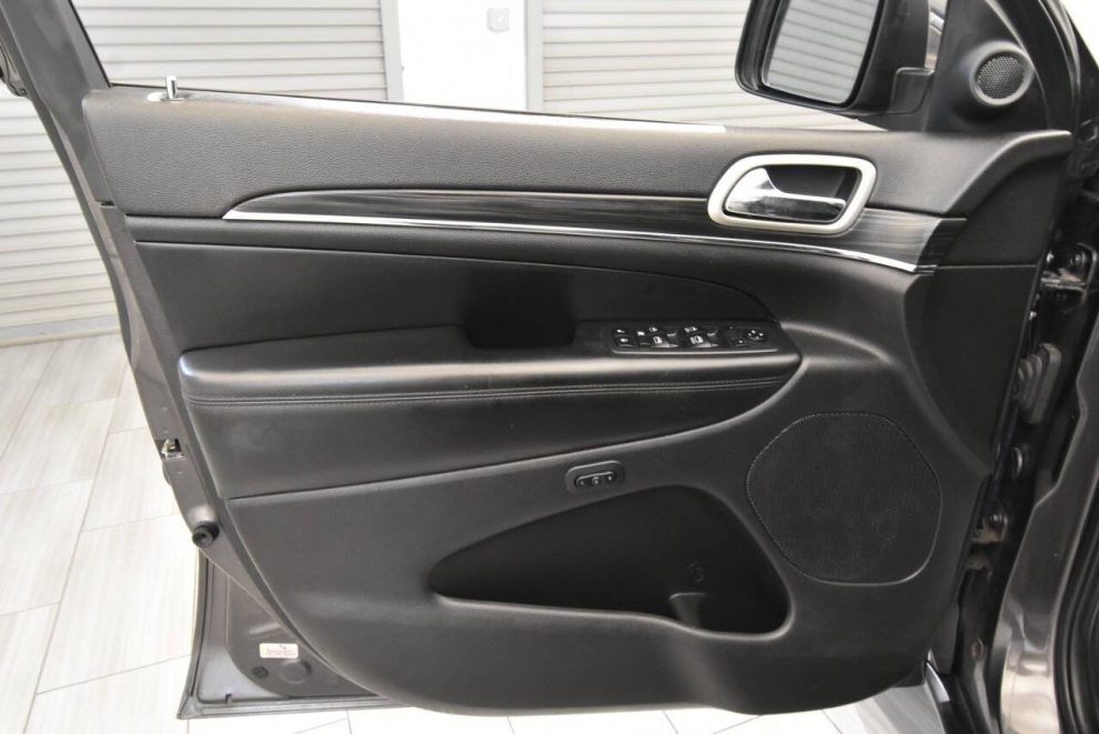 2020 Jeep Grand Cherokee Limited, Gris, Mileage: 66,496 - photo 11