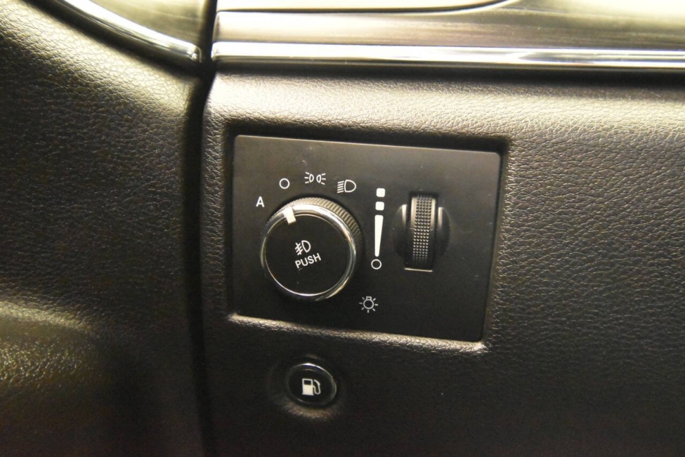 2020 Jeep Grand Cherokee Limited, Gris, Mileage: 66,496 - photo 28