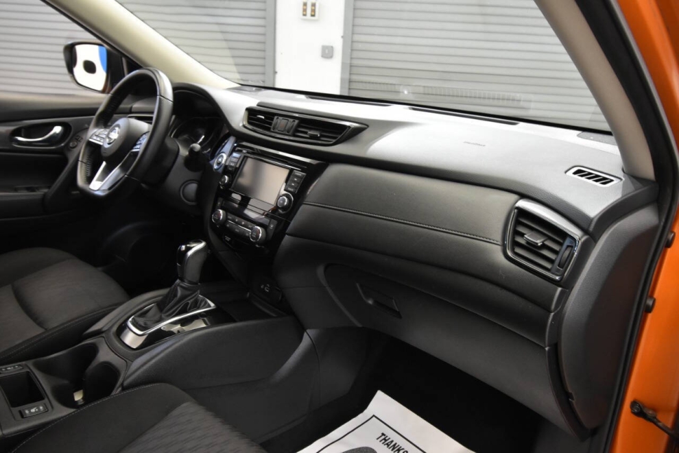 2019 Nissan Rogue SV AWD, Orange, Mileage: 106,164 - photo 14