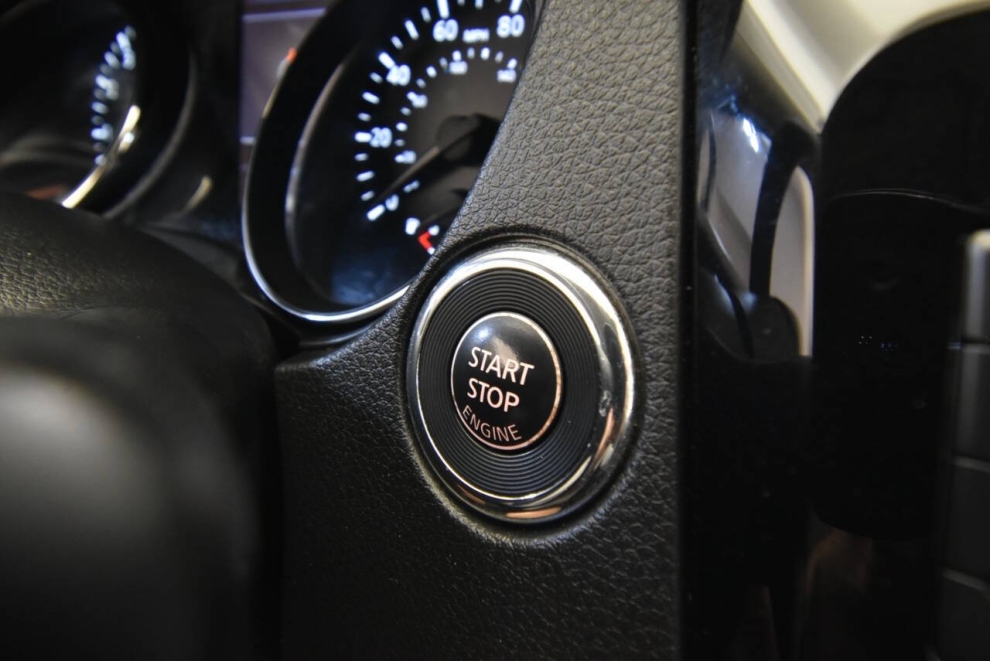 2019 Nissan Rogue SV AWD, Orange, Mileage: 106,164 - photo 18