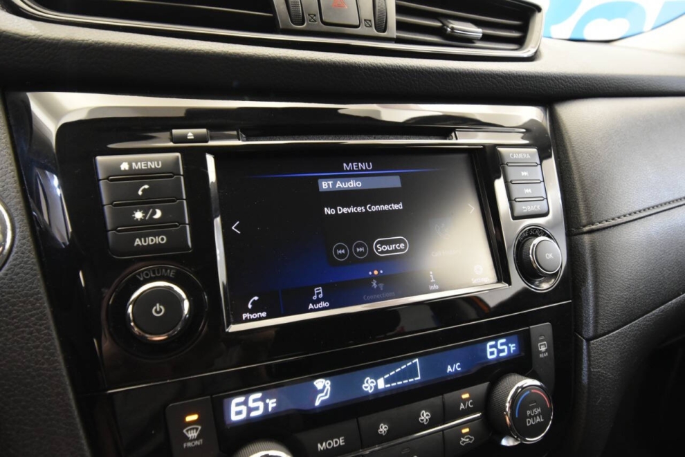 2019 Nissan Rogue SV AWD, Orange, Mileage: 106,164 - photo 22