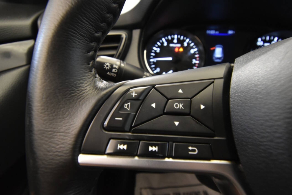 2019 Nissan Rogue SV AWD, Orange, Mileage: 106,164 - photo 25