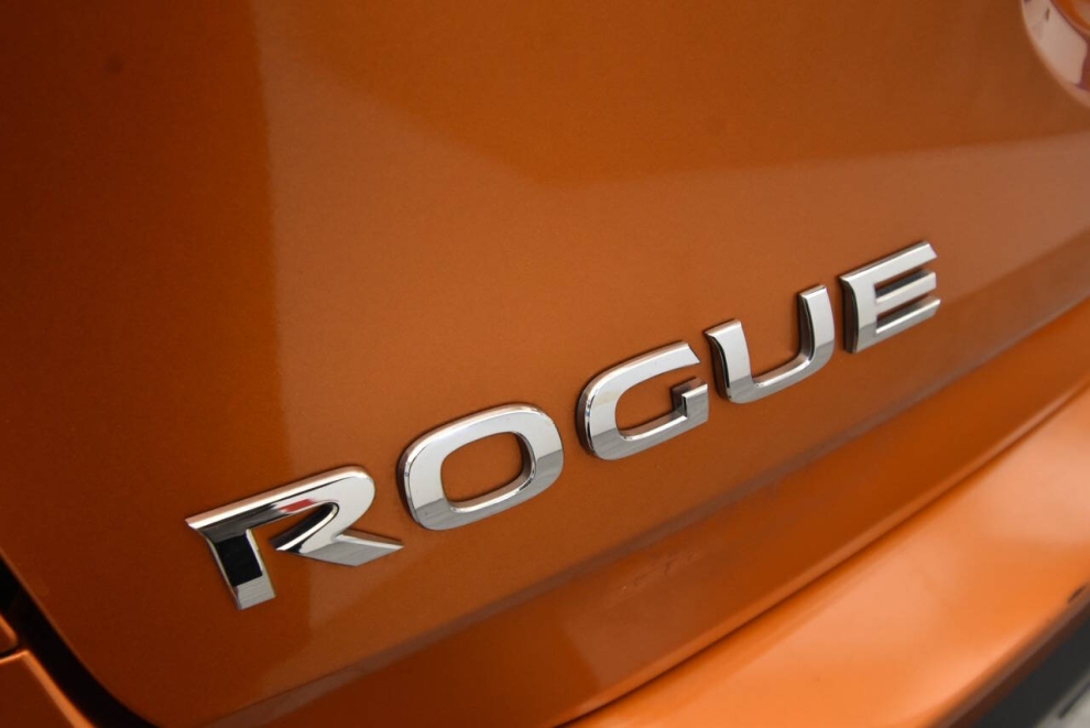 2019 Nissan Rogue SV AWD, Orange, Mileage: 106,164 - photo 30