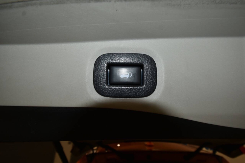 2019 Nissan Rogue SV AWD, Orange, Mileage: 106,164 - photo 33