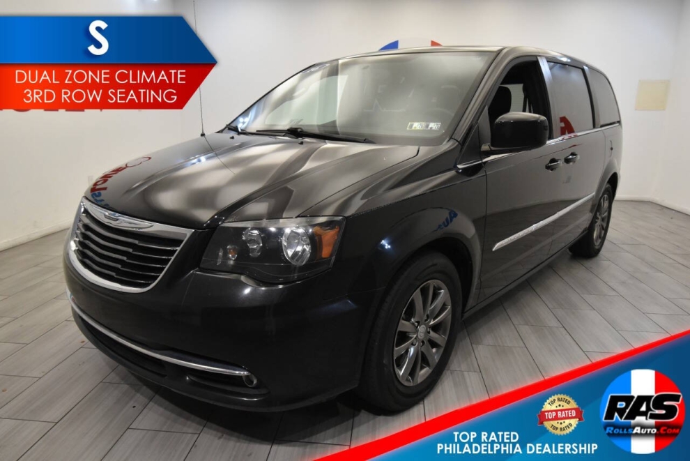 2016 Chrysler Town and Country S 4dr Mini Van, Black, Mileage: 116,241 