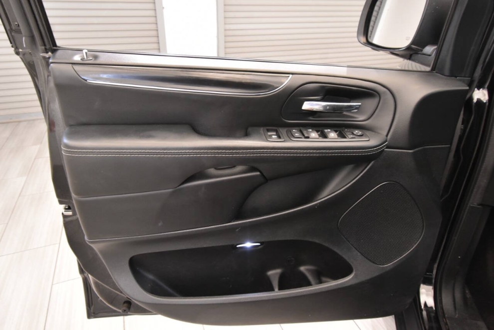 2016 Chrysler Town and Country S 4dr Mini Van, Black, Mileage: 116,241 - photo 10
