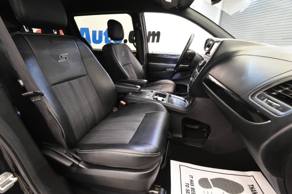 2016 Chrysler Town and Country S 4dr Mini Van, Black, Mileage: 116,241 - photo 14