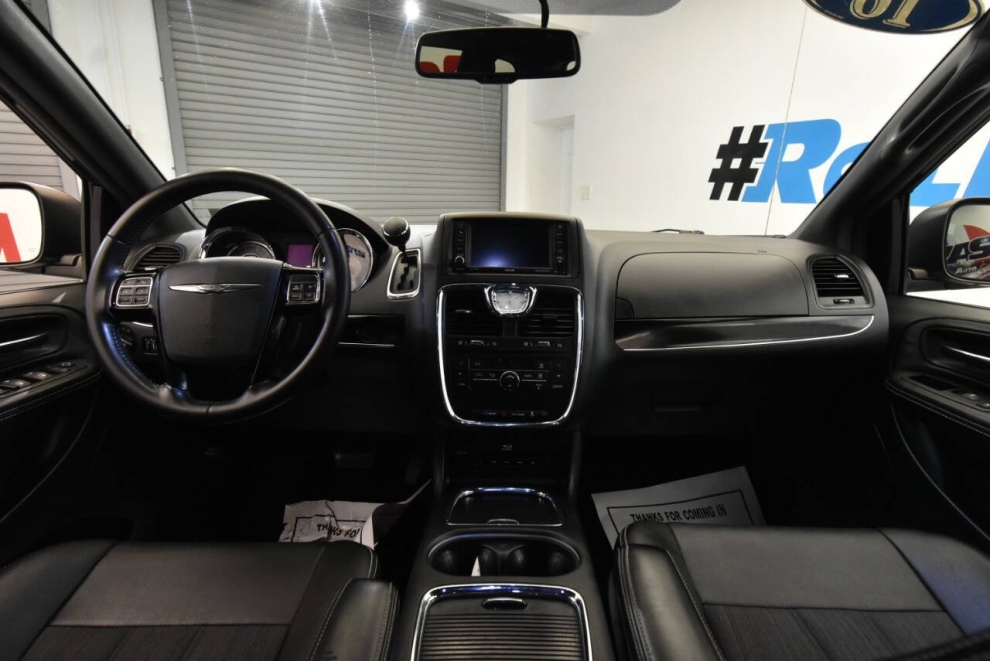 2016 Chrysler Town and Country S 4dr Mini Van, Black, Mileage: 116,241 - photo 17