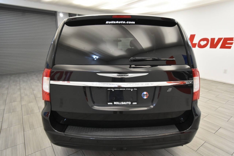 2016 Chrysler Town and Country S 4dr Mini Van, Black, Mileage: 116,241 - photo 3