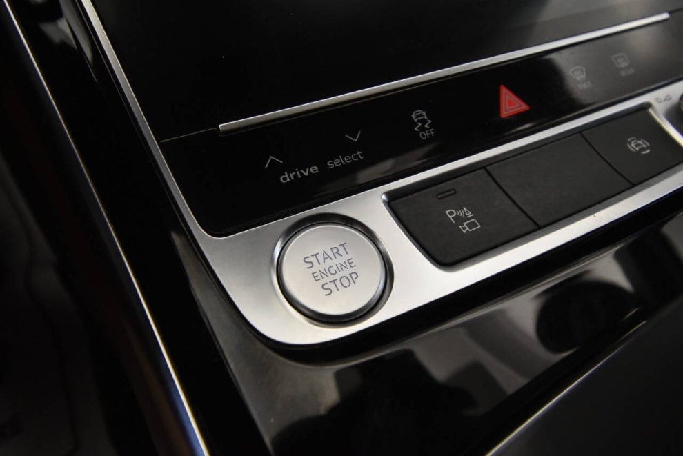 2019 Audi A8 L quattro 55 TFSI AWD 4dr Sedan, White, Mileage: 98,200 - photo 19