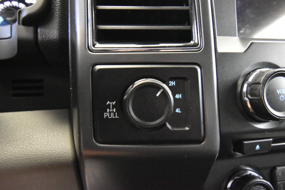 2018 Ford F-150 XLT, Silver, Mileage: 81,362 - photo 18