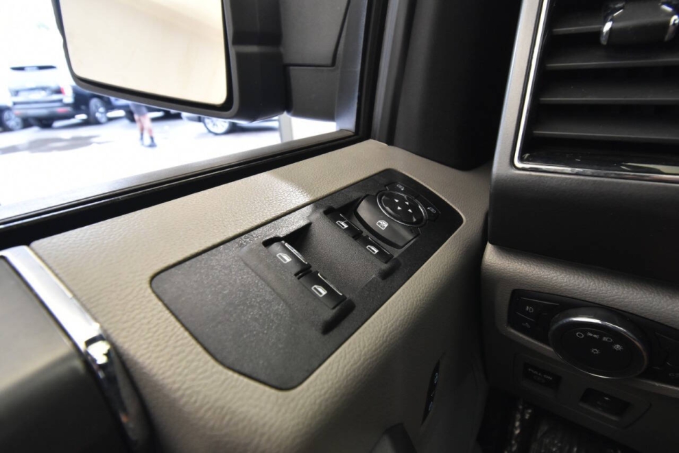 2018 Ford F-150 XLT, Silver, Mileage: 81,362 - photo 27