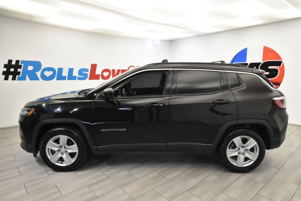 2022 Jeep Compass, Negro, Mileage: 62,582 - photo 1