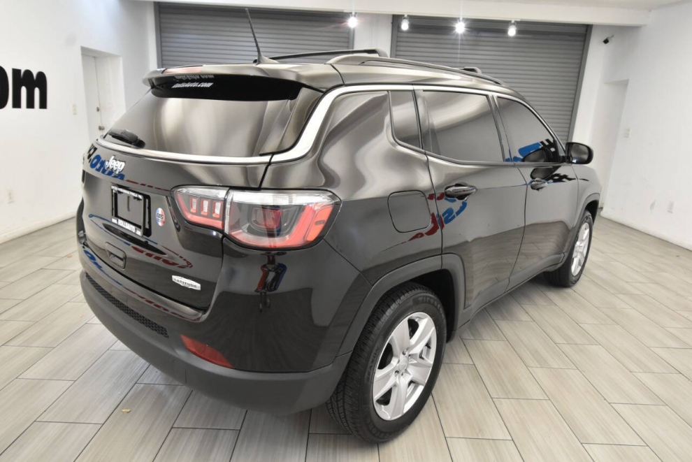2022 Jeep Compass, Negro, Mileage: 62,582 - photo 4