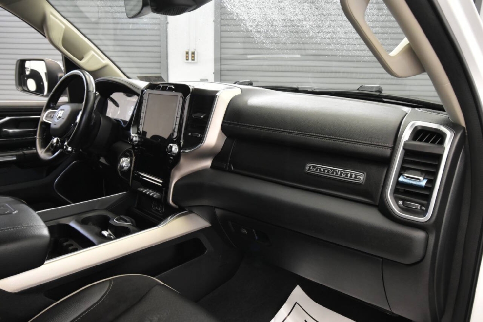 2022 RAM 1500 Laramie 4x4 4dr Crew Cab 5.6 ft. SB Pickup, White, Mileage: 71,409 - photo 14