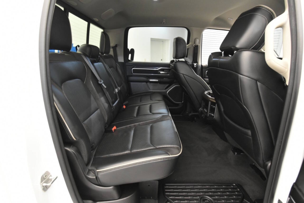 2022 RAM 1500 Laramie 4x4 4dr Crew Cab 5.6 ft. SB Pickup, White, Mileage: 71,409 - photo 16