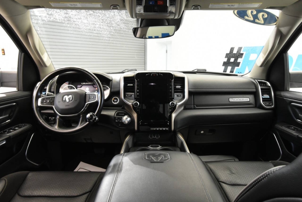 2022 RAM 1500 Laramie 4x4 4dr Crew Cab 5.6 ft. SB Pickup, White, Mileage: 71,409 - photo 17