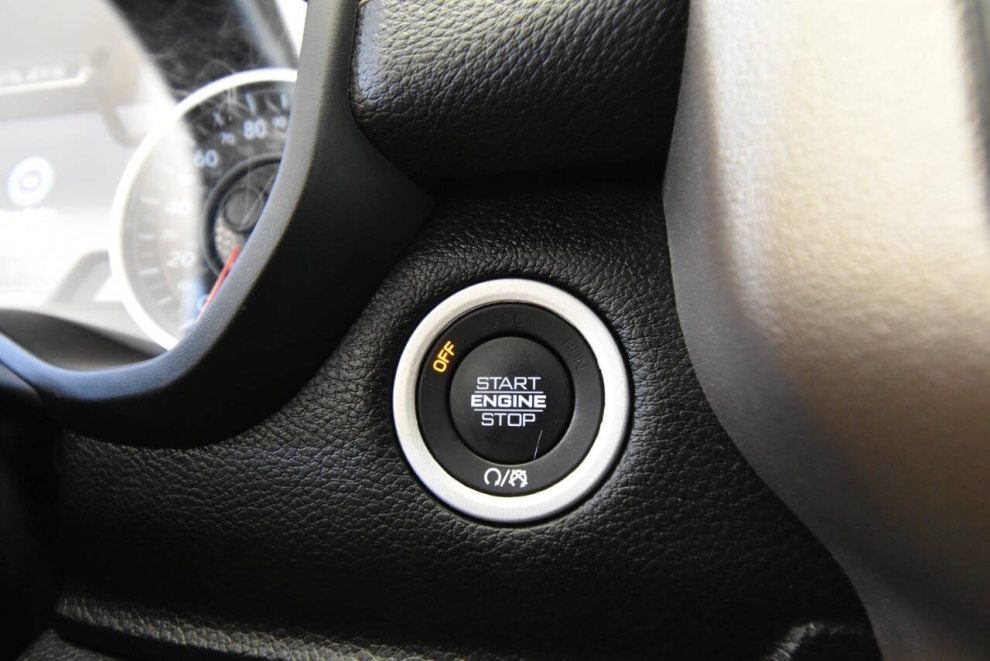 2022 RAM 1500 Laramie 4x4 4dr Crew Cab 5.6 ft. SB Pickup, White, Mileage: 71,409 - photo 18