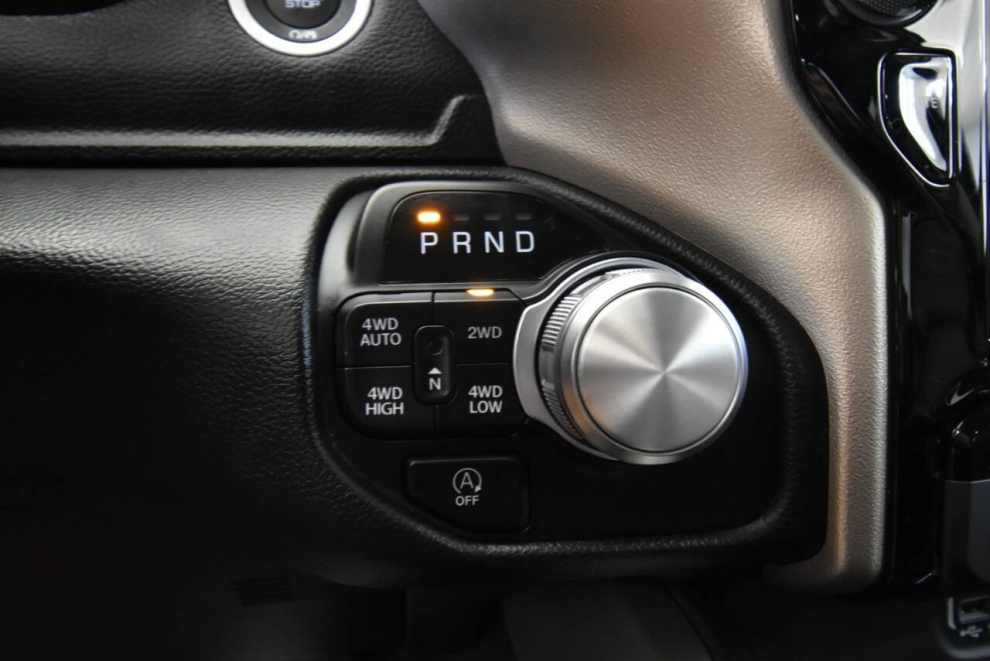 2022 RAM 1500 Laramie 4x4 4dr Crew Cab 5.6 ft. SB Pickup, White, Mileage: 71,409 - photo 19