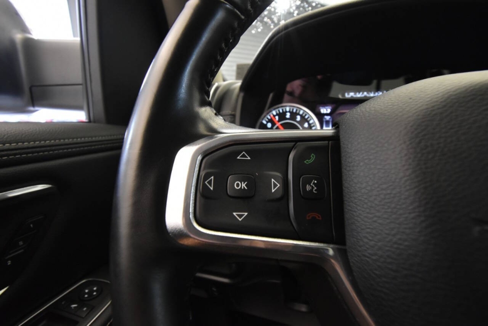 2022 RAM 1500 Laramie 4x4 4dr Crew Cab 5.6 ft. SB Pickup, White, Mileage: 71,409 - photo 24