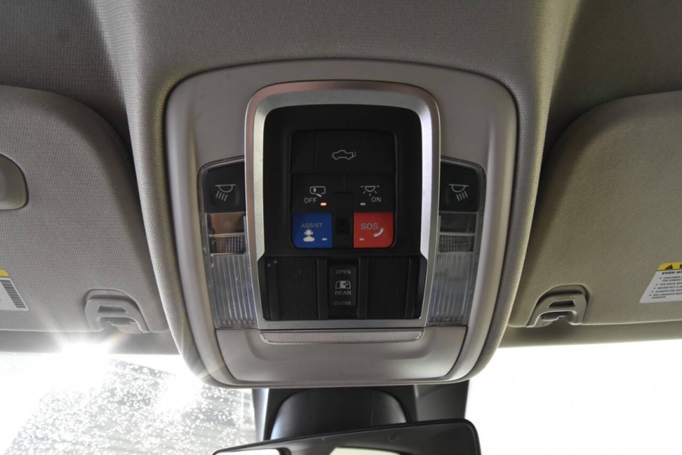 2022 RAM 1500 Laramie 4x4 4dr Crew Cab 5.6 ft. SB Pickup, White, Mileage: 71,409 - photo 29