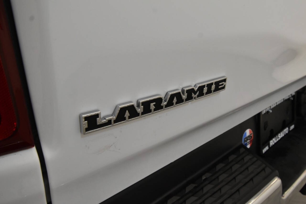 2022 RAM 1500 Laramie 4x4 4dr Crew Cab 5.6 ft. SB Pickup, White, Mileage: 71,409 - photo 32